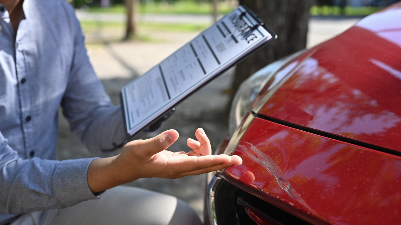 How Do You Sue An Insurance Company After An Auto Accident in Florida?
